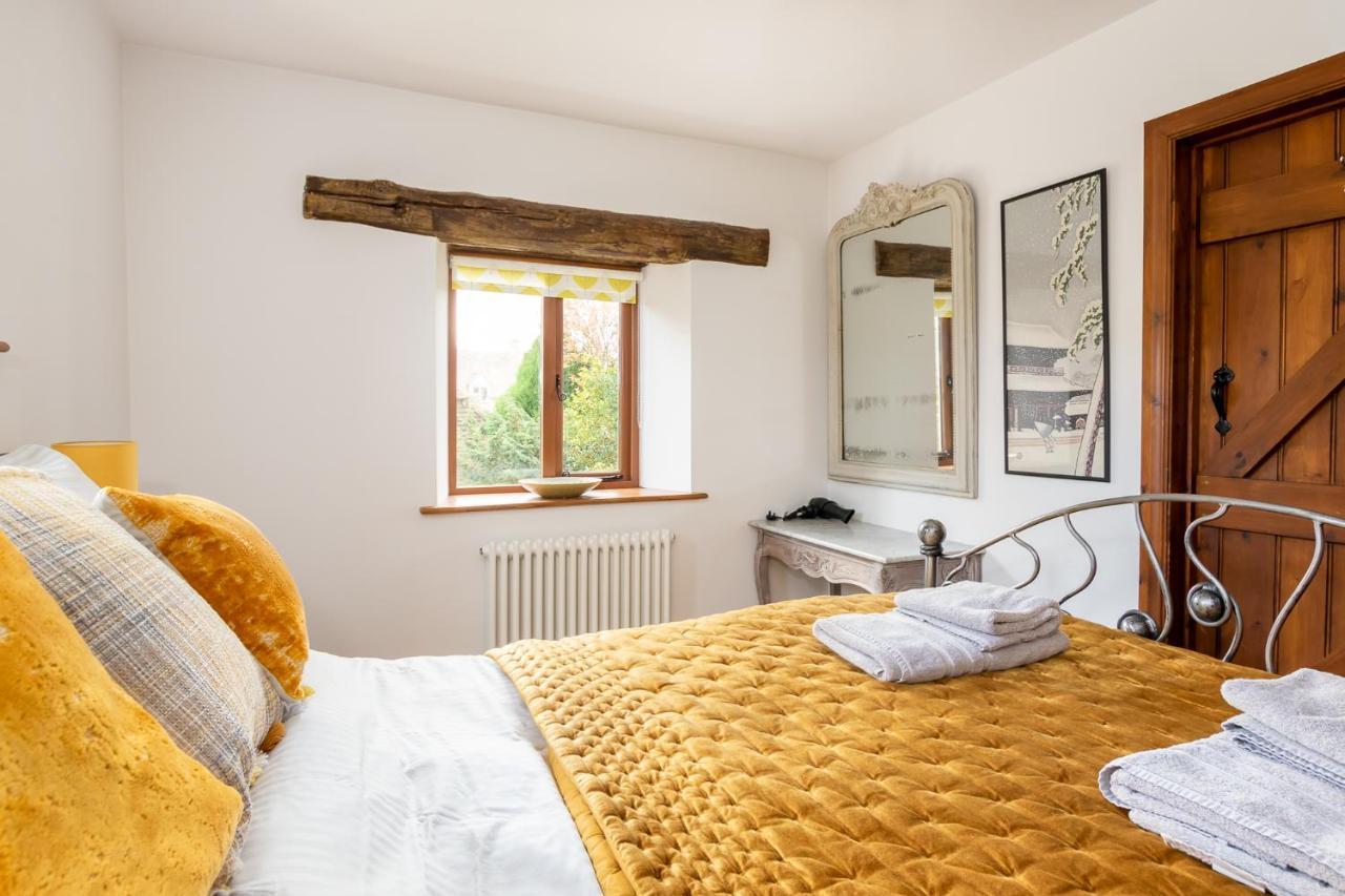 Granary Cottage - Luxury Barn Conversion Weston Subedge エクステリア 写真