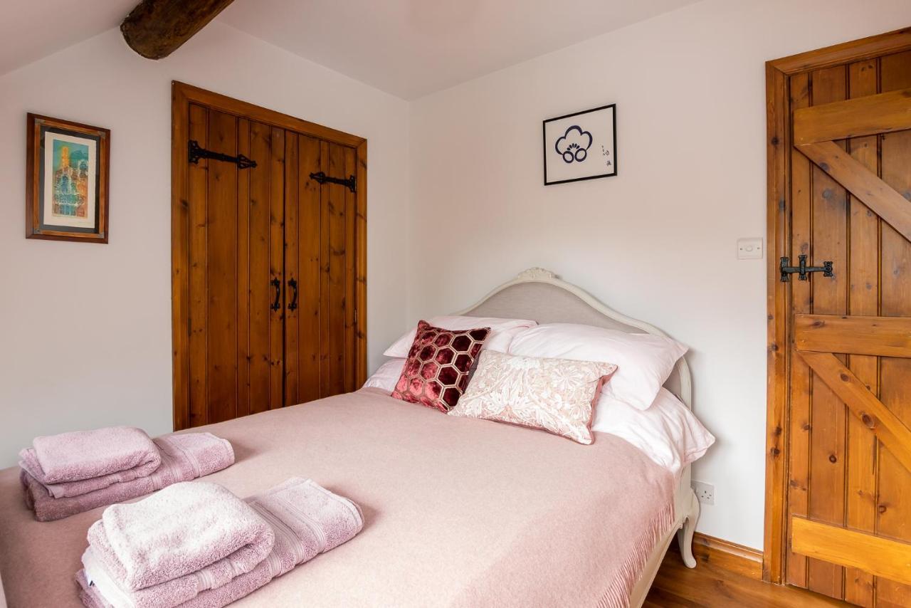 Granary Cottage - Luxury Barn Conversion Weston Subedge エクステリア 写真