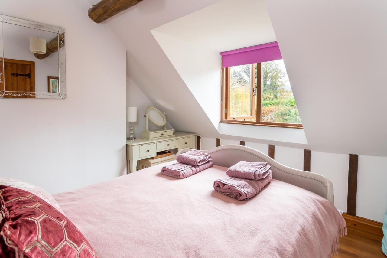 Granary Cottage - Luxury Barn Conversion Weston Subedge エクステリア 写真